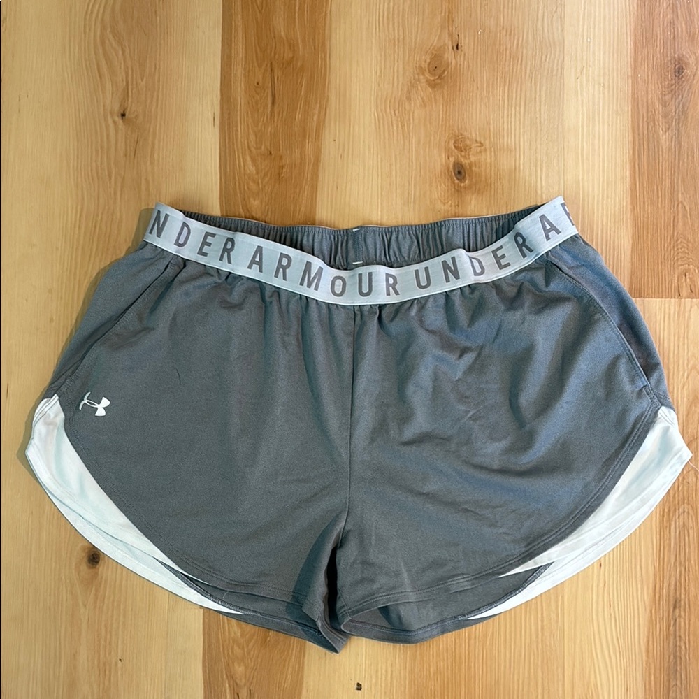 Under Armour Play Up 3.0 Shorts Gray / White Loose Fit Heatgear Women Sz XXL